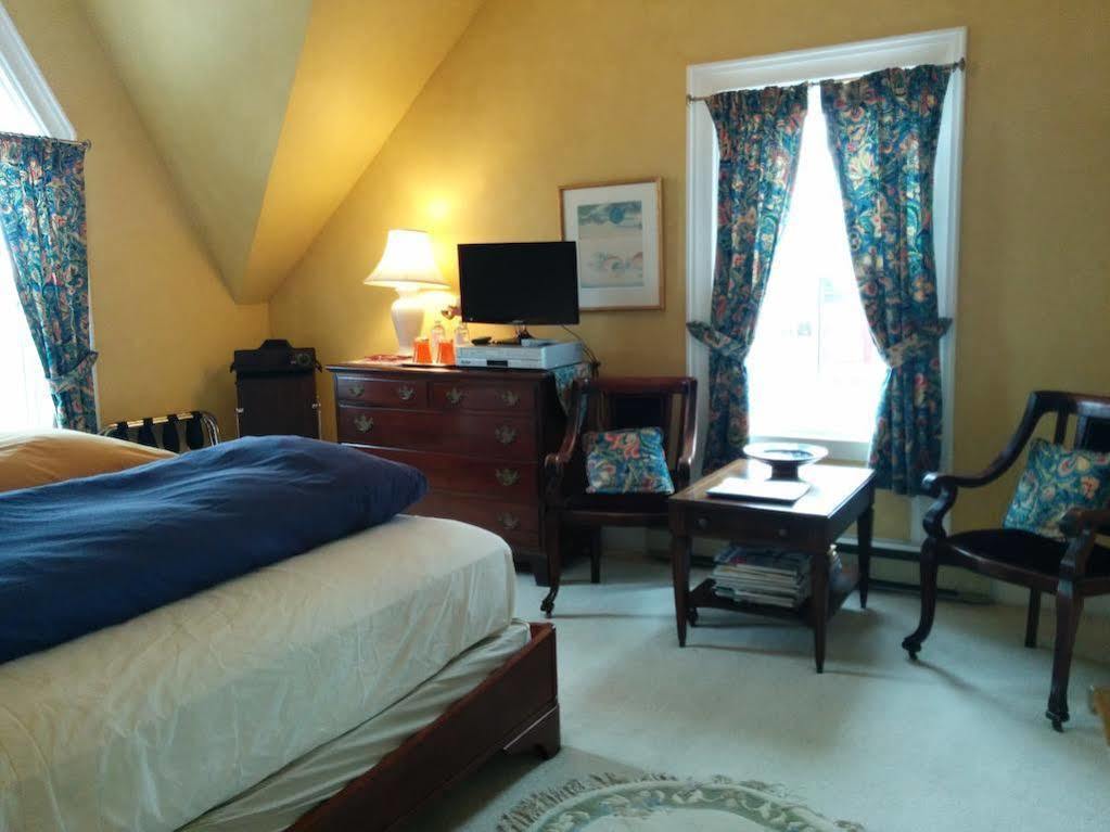 Fairmont House Bed & Breakfast Mahone Bay Exterior foto